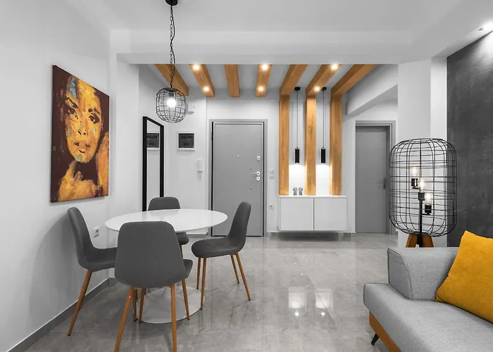 Wood N White, Nilie Hospitality Mgmt